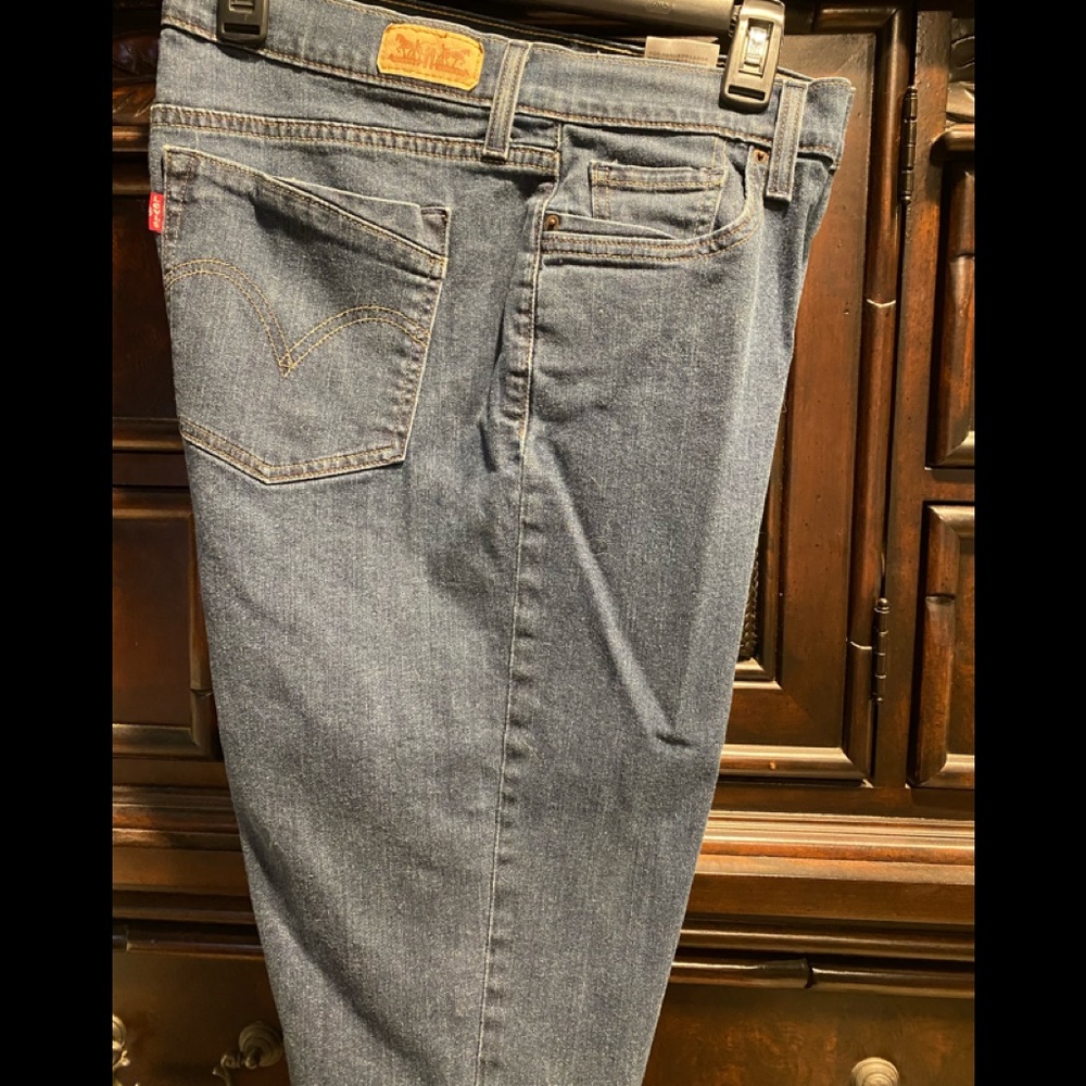 Levi capri